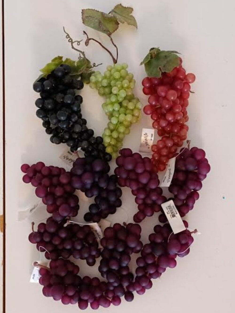 FAUX ARTIFICIAL RUBBER GRAPE CLUSTERS GREEN PURPLE LOT OF 11 PRE OWNED AND NEW